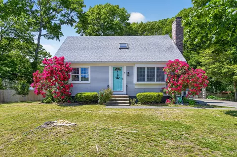 14 Heritage Cir, Teaticket, MA 02536