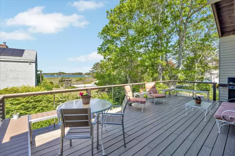128 Whippoorwill Cir, Mashpee, MA 02649