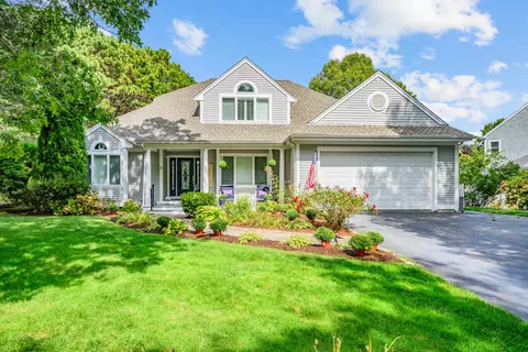 72 Bayshore Dr, Mashpee, MA 02649