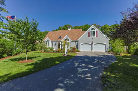 15 Camrose Ct, Hyannis, MA 02601