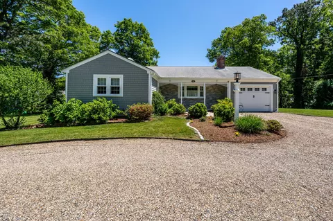 318 Airline Rd, East Dennis, MA 02641
