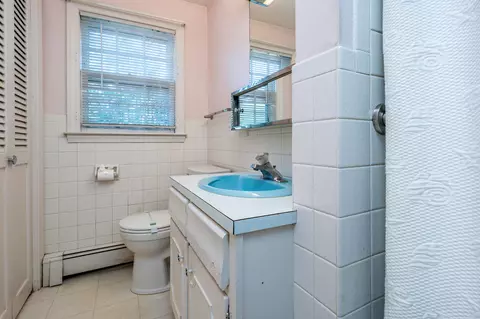 Bath - 41 Brezner Ln, Centerville, MA 02632 photo 3 of 3