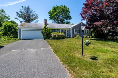 Exterior - 41 Brezner Ln, Centerville, MA 02632 photo 2 of 7