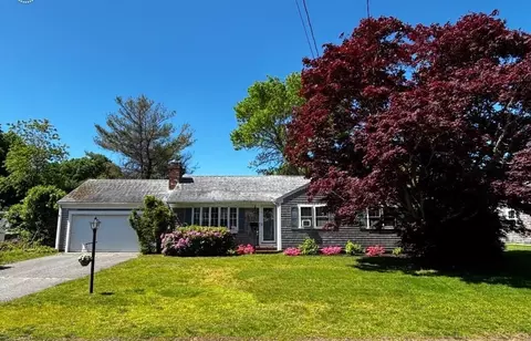41 Brezner Ln, Centerville, MA 02632