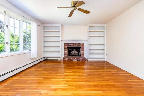 Living - 41 Brezner Ln, Centerville, MA 02632 photo 3 of 4