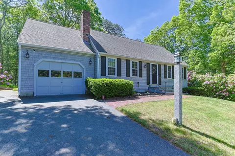 114 King Arthur Dr, Osterville, MA 02655