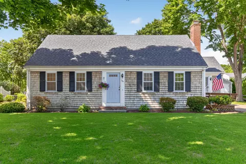 56 Field St, Falmouth, MA 02540