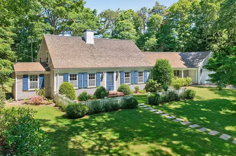 106 Hathaway Rd, Osterville, MA 02655