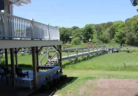133 Edgewater Dr, Teaticket, MA 02536
