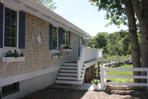 133 Edgewater Dr, Teaticket, MA 02536