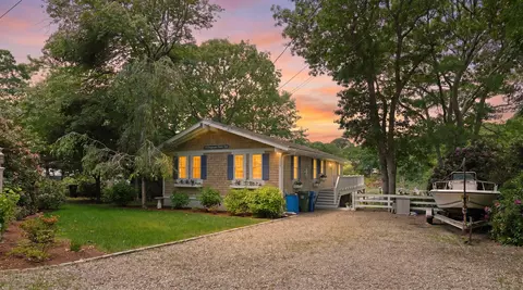 133 Edgewater Dr, Teaticket, MA 02536