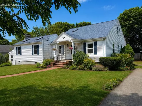 43 Prospect St, Falmouth, MA 02540