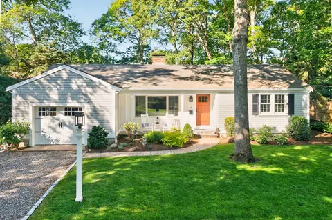 15 Brezner Ln, Centerville, MA 02632