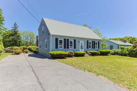 10 Antlers Shore Dr, East Falmouth, MA 02536