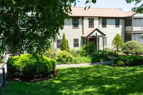 14 Harold St #6B, Harwich Port, MA 02646