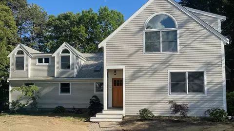 34 Quaker Run Rd, Mashpee, MA 02649