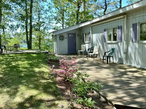 84 Lakewood Dr, Mashpee, MA 02649