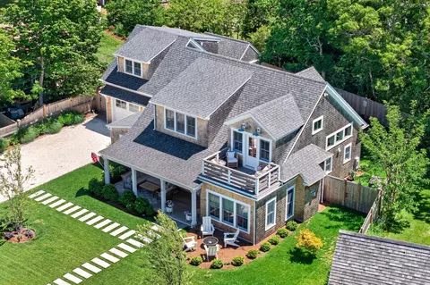 60 Bayberry Rd, West Yarmouth, MA 02673
