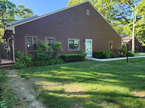 10 Roundhouse Rd UNIT 10, Buzzards Bay, MA 02532