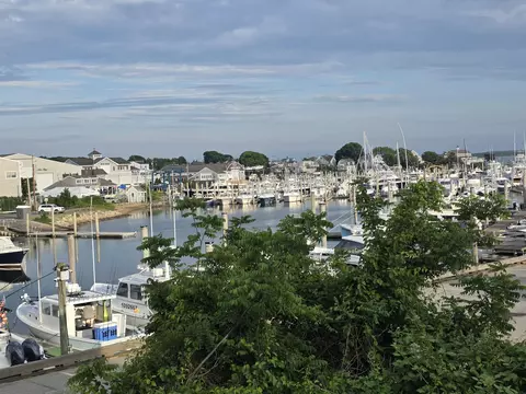 110 School St #E202, Hyannis, MA 02601