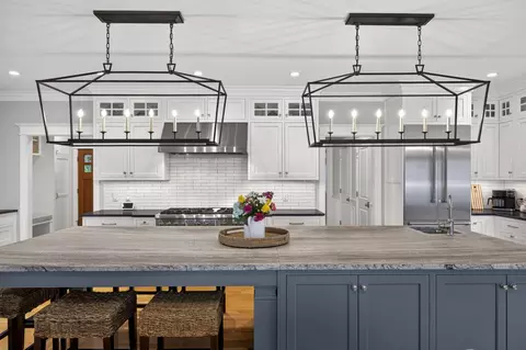 Kitchen - 357 Monomoscoy Rd, Mashpee, MA 02649 photo 5 of 8