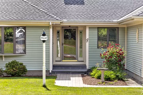 77 Ennsbrook Dr, Teaticket, MA 02536