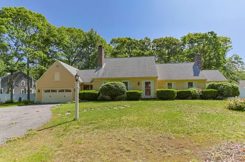 2 Fairway Cir, Sandwich, MA 02563