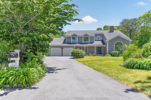1 Punch Bowl Dr, Falmouth, MA 02540