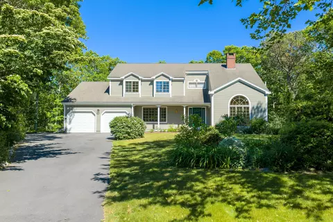 1 Punch Bowl Dr, Falmouth, MA 02540