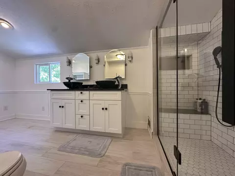 Bath - 3 Windmill Rd, Buzzards Bay, MA 02532 photo 2 of 3