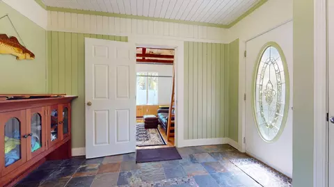 Entry Way - 3 Windmill Rd, Buzzards Bay, MA 02532 photo 3 of 7