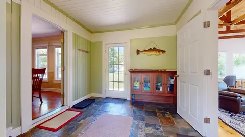 Entry Way - 3 Windmill Rd, Buzzards Bay, MA 02532 photo 4 of 7