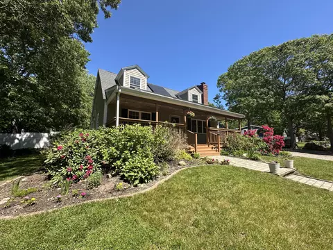 Exterior - 3 Windmill Rd, Buzzards Bay, MA 02532 photo 4 of 17