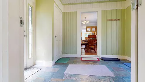 Entry Way - 3 Windmill Rd, Buzzards Bay, MA 02532 photo 5 of 7