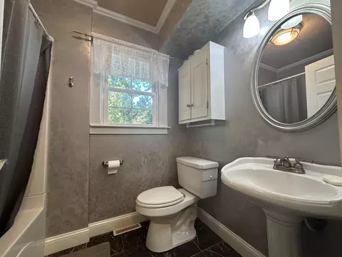 Bath - 3 Windmill Rd, Buzzards Bay, MA 02532 photo 1 of 3