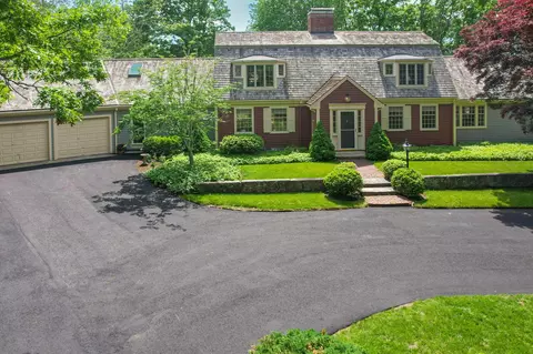 101 Two Ponds Rd, Falmouth, MA 02540