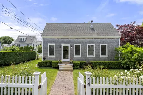 44 Pleasant St, Provincetown, MA 02657