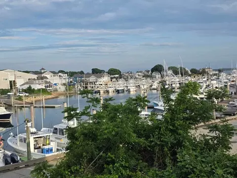 110 School St #E104, Hyannis, MA 02601