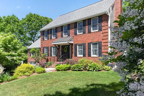 4 Clapp Ln, Sagamore Beach, MA 02562