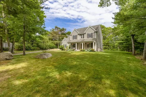 11 Dawe Ln, Buzzards Bay, MA 02532