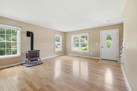 Living - 9 Rock Marsh Rd UNIT B, Wareham, MA 02571 photo 2 of 6