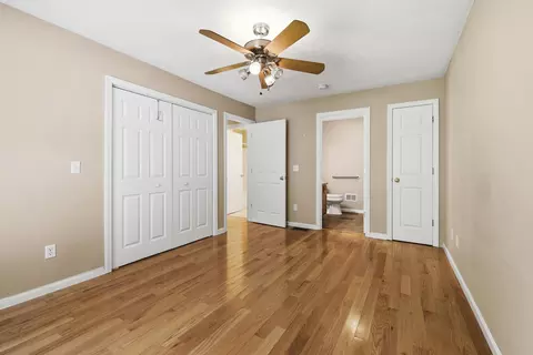 Bedroom - 9 Rock Marsh Rd UNIT B, Wareham, MA 02571 photo 3 of 4