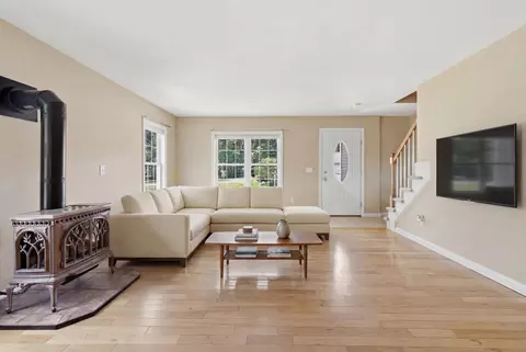 Living - 9 Rock Marsh Rd UNIT B, Wareham, MA 02571 photo 5 of 6