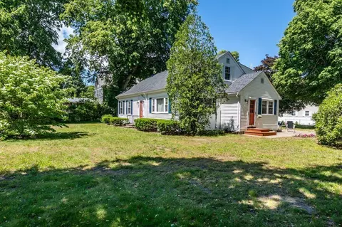 251 Phinneys Ln, Centerville, MA 02632