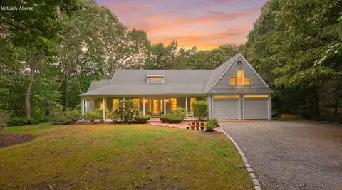 399 Santuit Rd, Cotuit, MA 02635