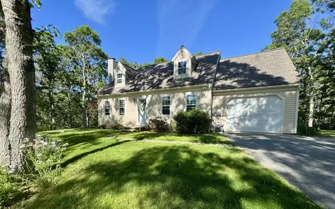 29 Carleton Dr, Mashpee, MA 02649