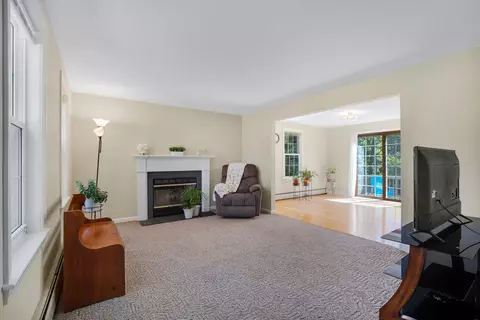 Living - 29 Carleton Dr, Mashpee, MA 02649 photo 1 of 2