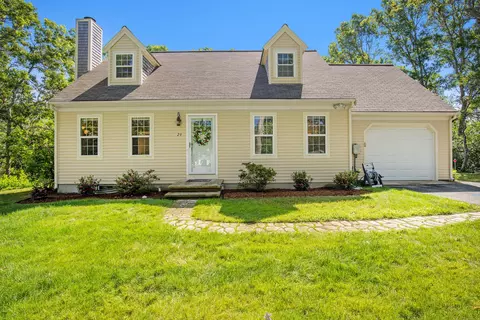 29 Carleton Dr, Mashpee, MA 02649
