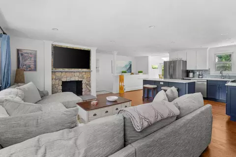 Living - 156 Red Brook Rd, Teaticket, MA 02536 photo 2 of 4