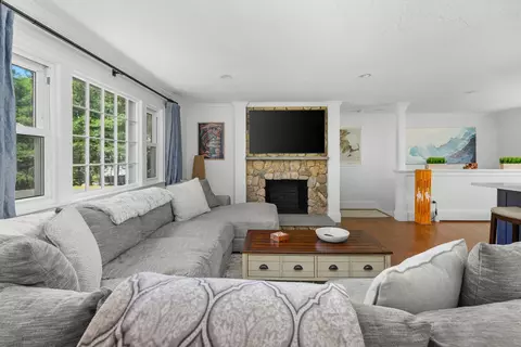 Living - 156 Red Brook Rd, Teaticket, MA 02536 photo 3 of 4